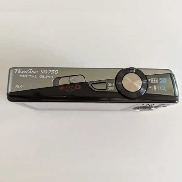 Canon PowerShot SD750 Digital ELPH 7.1MP Digital Camera Silver with Case - Works - Picture 4 of 10
